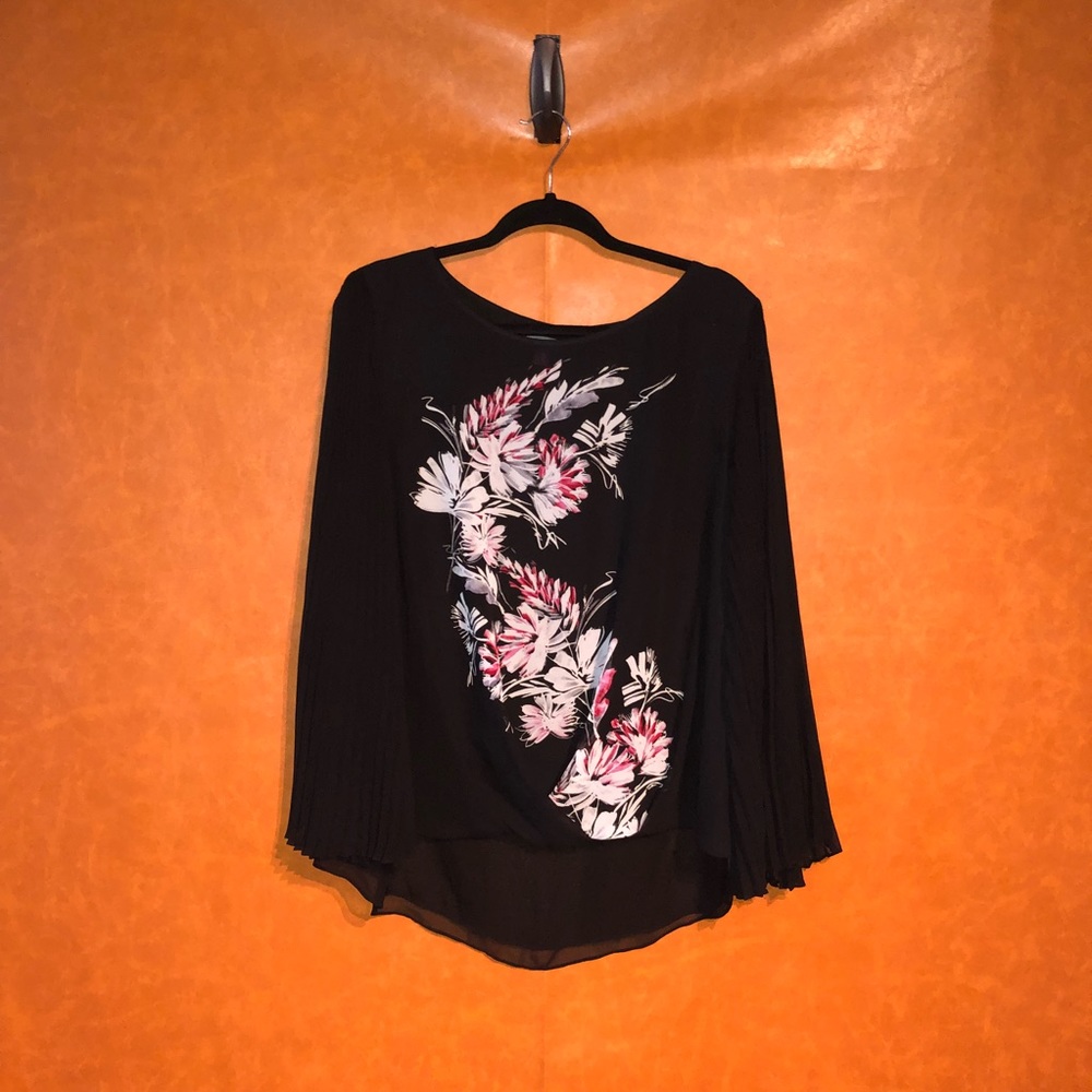 Vince Camuto- black floral print shirt